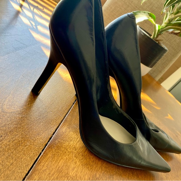 Nine West Shoes - Nine West - Classic Black Heels. Size 8.5 Medium